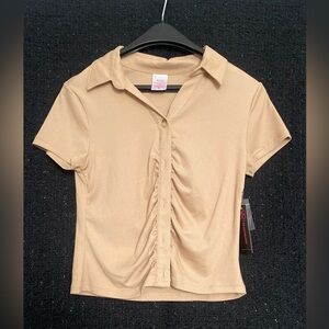 Brand: NO BOUNDARIES 
Size: Medium
Color: Tan 
Condition: New